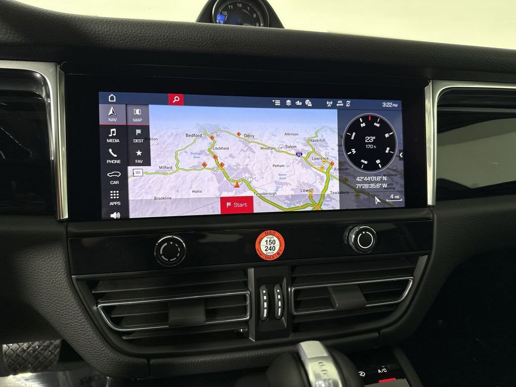 Certified 2025 Porsche Macan image 27