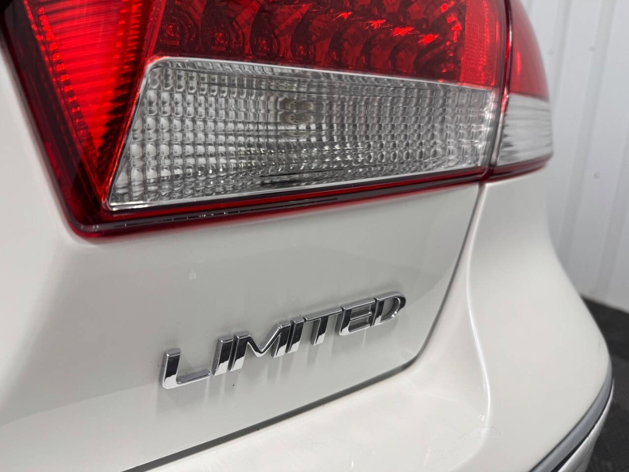 Used 2010 Hyundai Azera Limited w/ Navigation Pkg 3 image 6