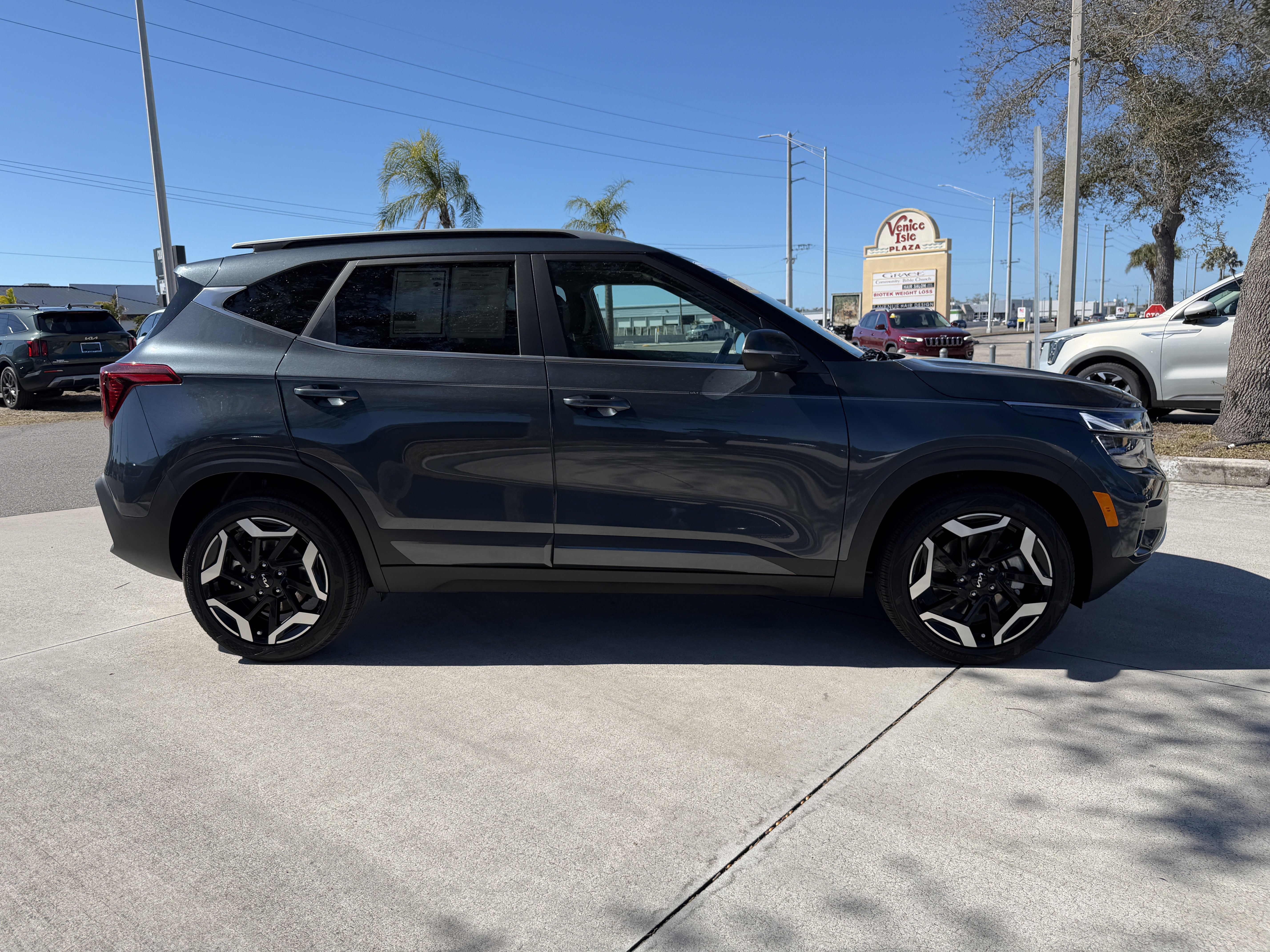 Certified 2024 Kia Seltos SX image 3