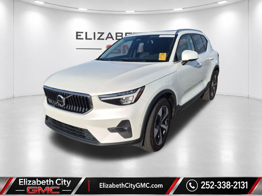 Used 2024 Volvo XC40 B5 Plus AWD/4WD image 3