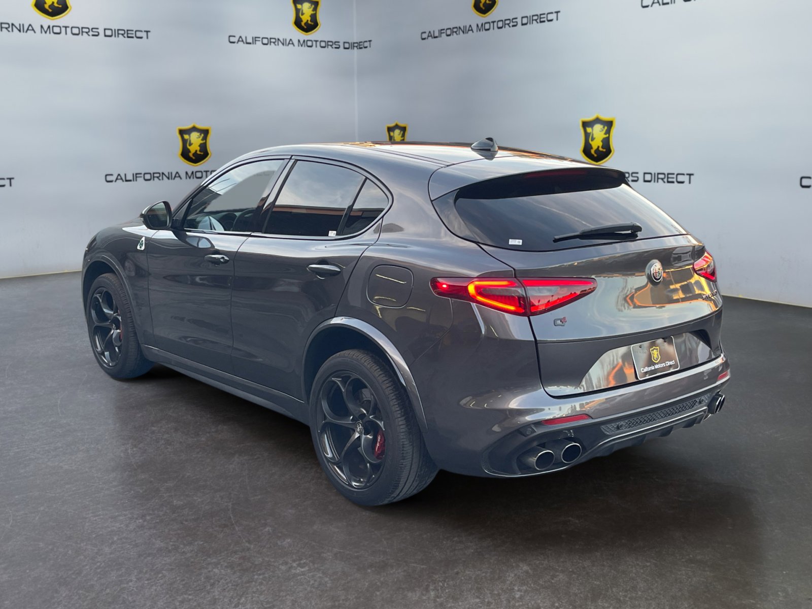 Used 2020 Alfa Romeo Stelvio Quadrifoglio image 3