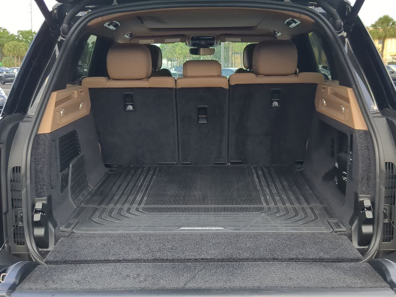 Certified 2025 Land Rover Range Rover SE AWD/4WD image 35