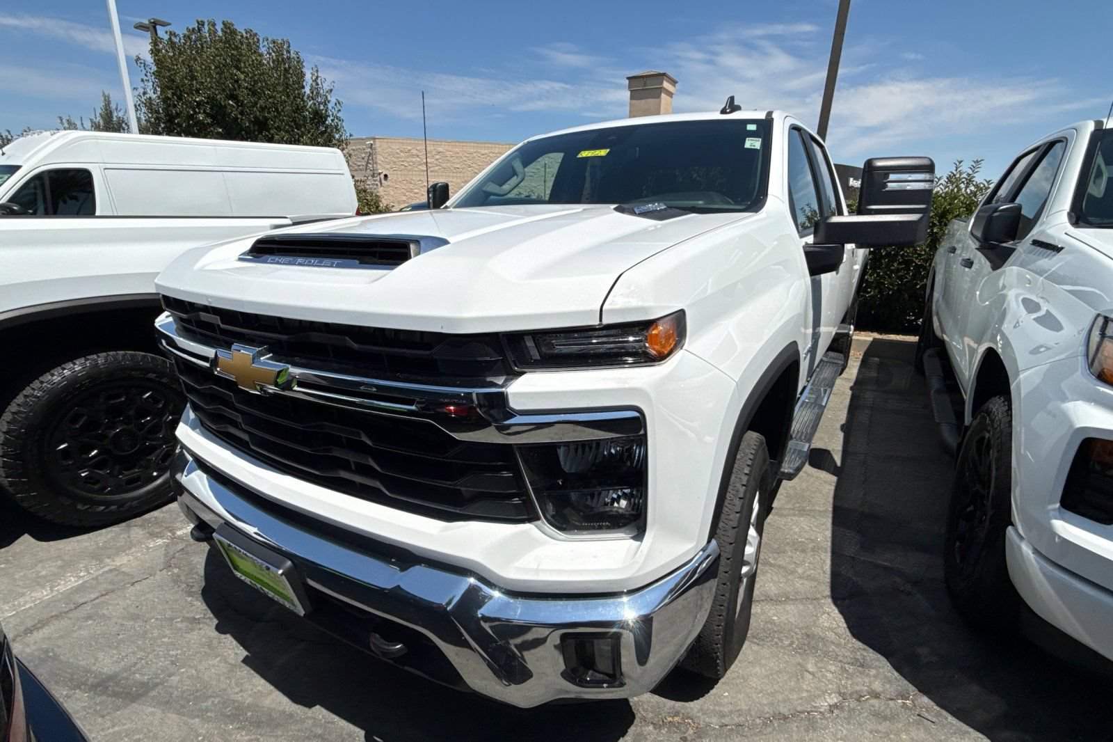 Used 2025 Chevrolet Silverado 2500 LT w/ Convenience Package AWD/4WD image 2