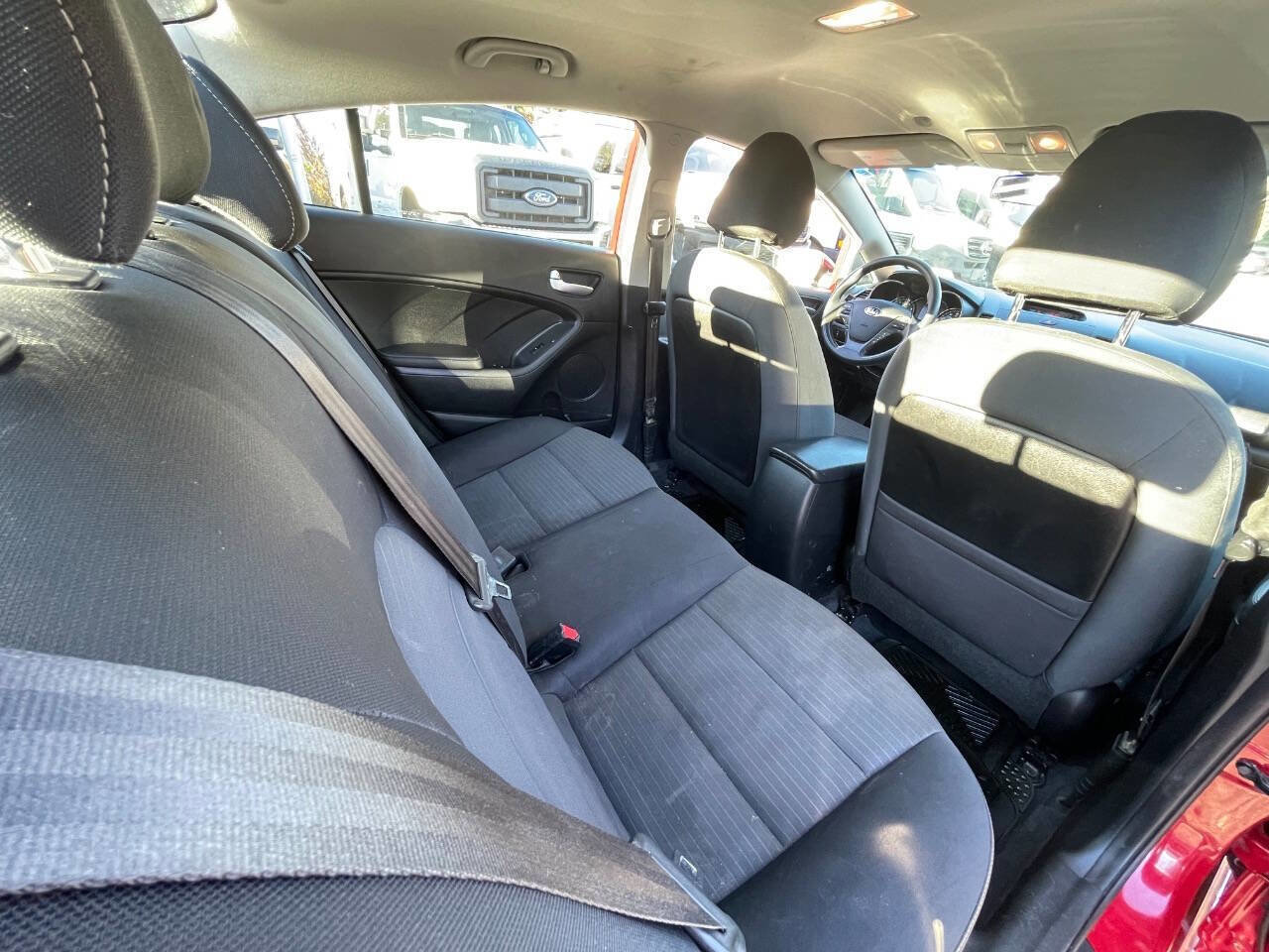Used 2018 Kia Forte S image 27