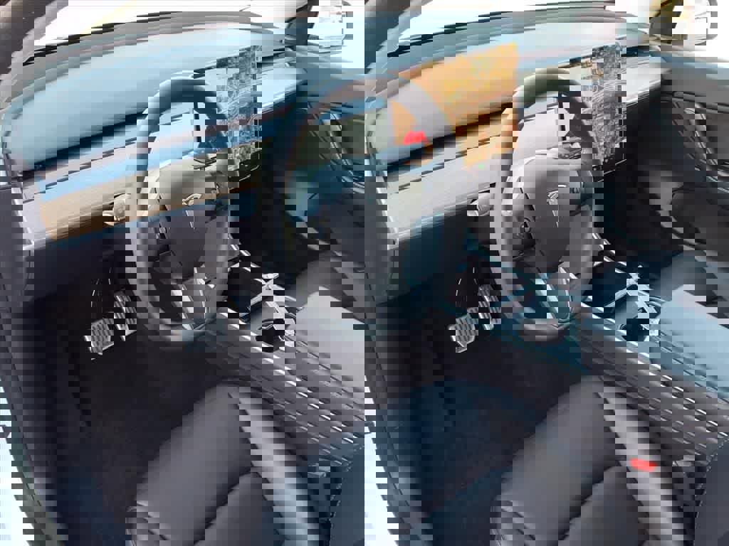 Used 2021 Tesla Model Y Long Range image 17