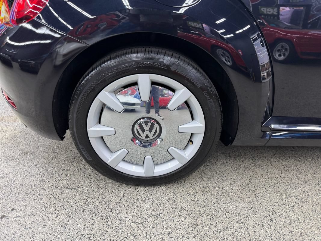 Used 2019 Volkswagen Beetle 2.0T S FWD image 33
