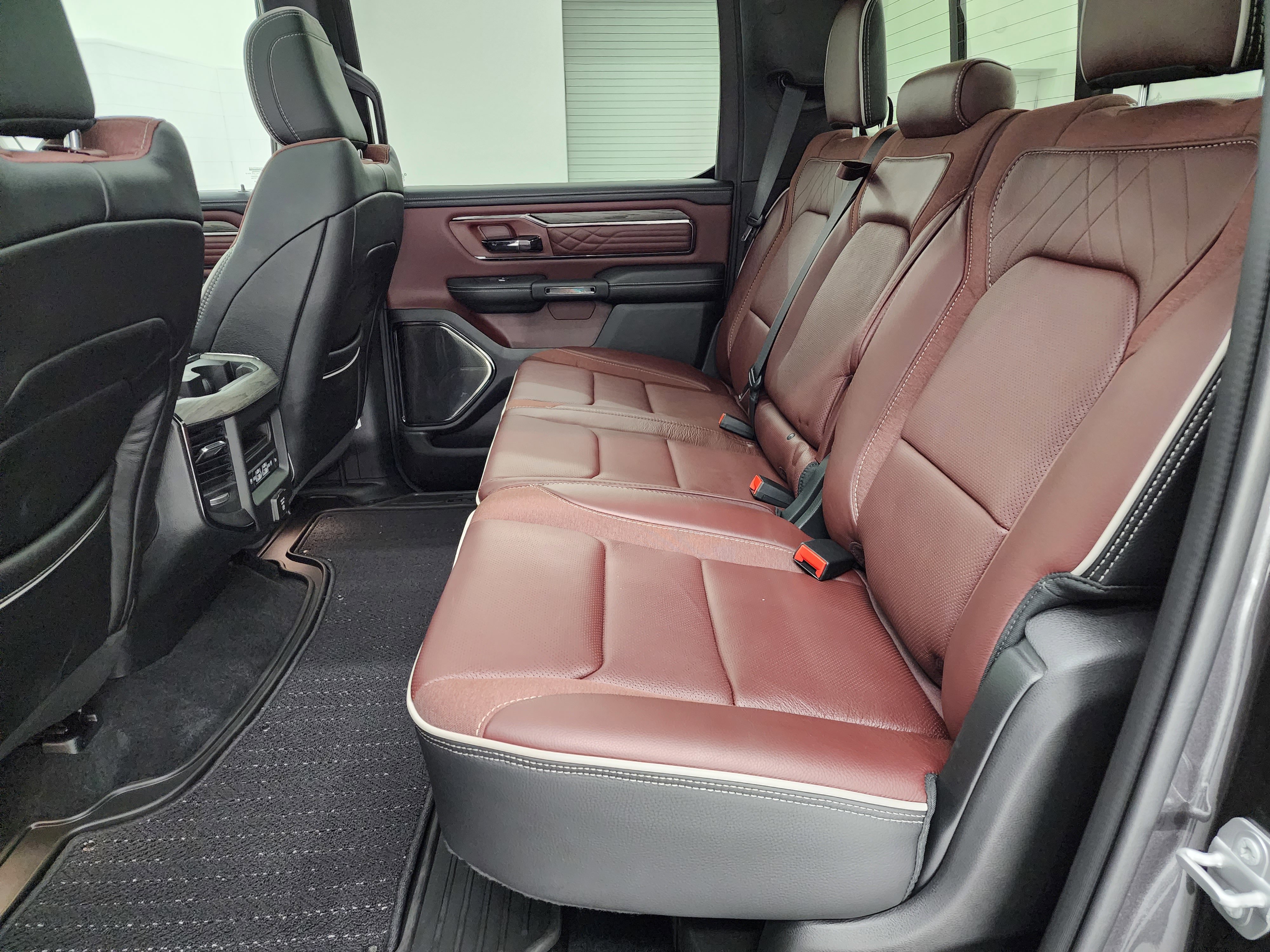 Used 2025 RAM 1500 Limited AWD/4WD image 9