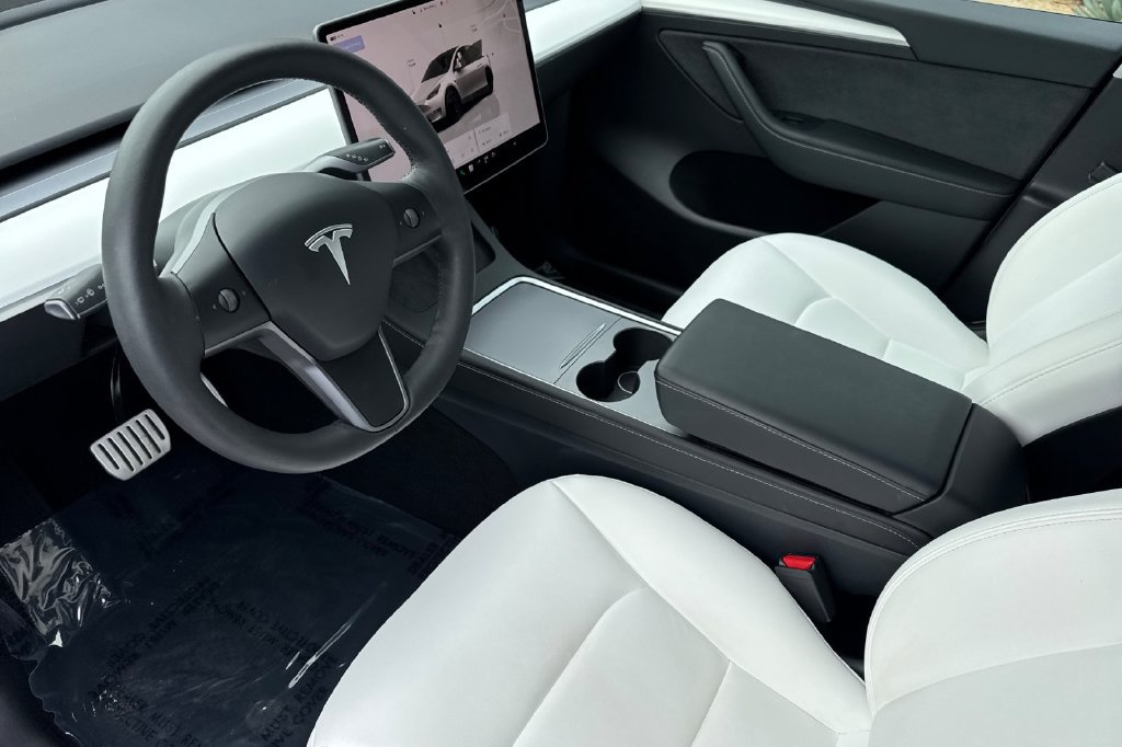Used 2025 Tesla Model Y Performance AWD/4WD image 12