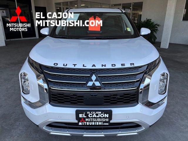Used 2025 Mitsubishi Outlander SE image 10
