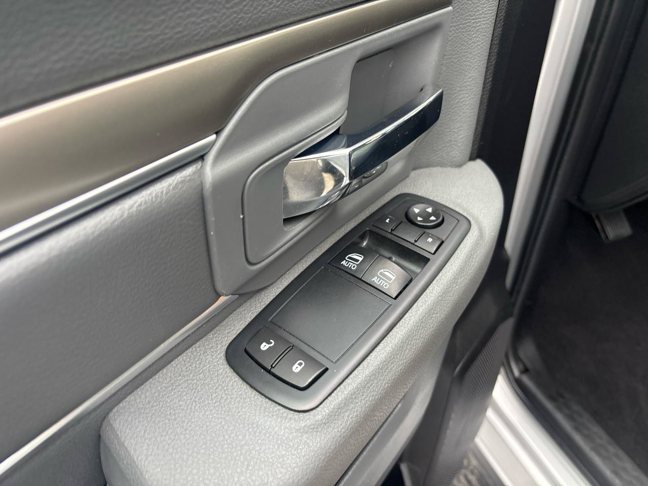 Used 2017 RAM 1500 ST AWD/4WD image 8