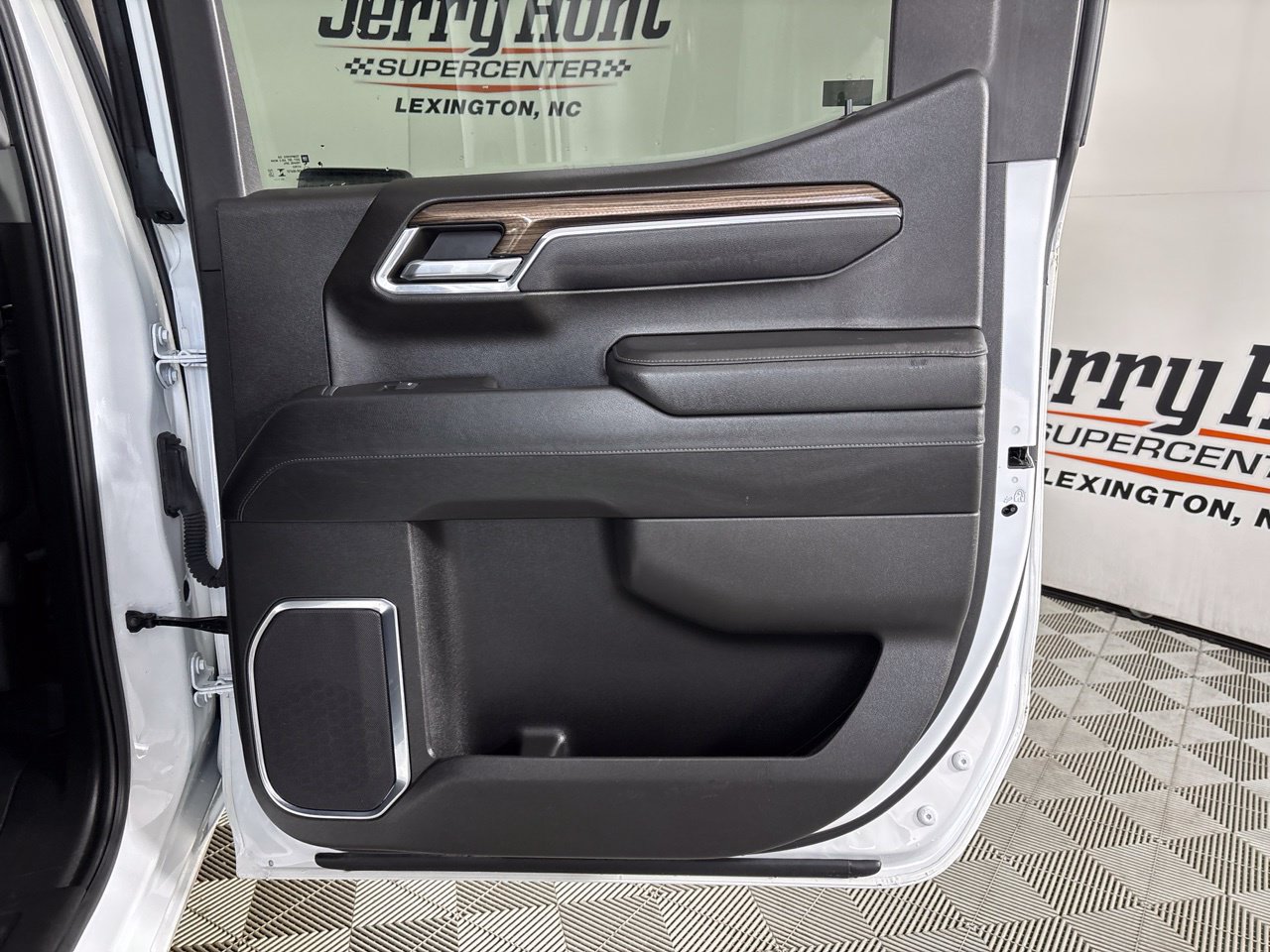 Used 2024 Chevrolet Silverado 1500 LT AWD/4WD image 26