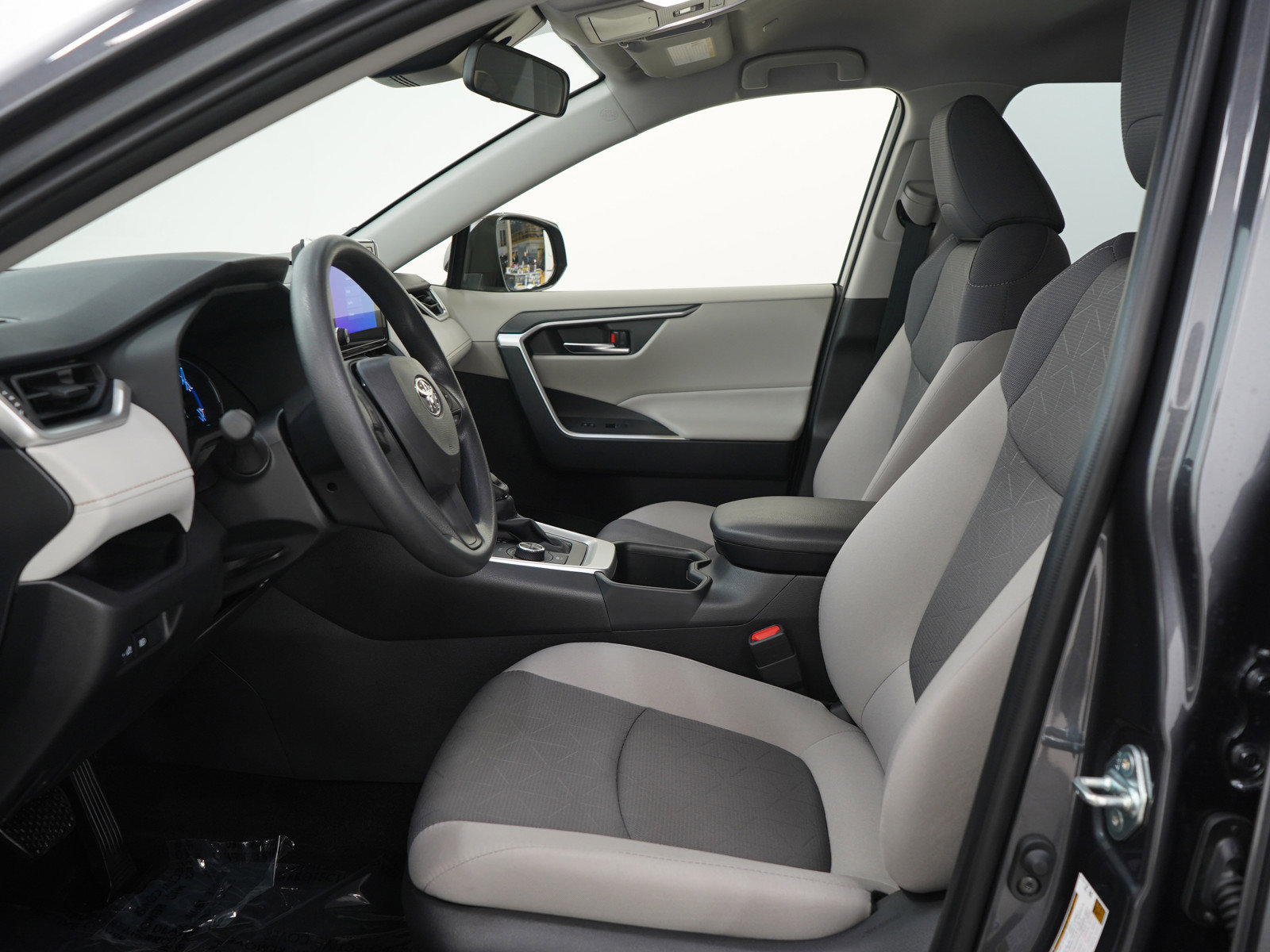 Used 2025 Toyota RAV4 XLE AWD/4WD image 22