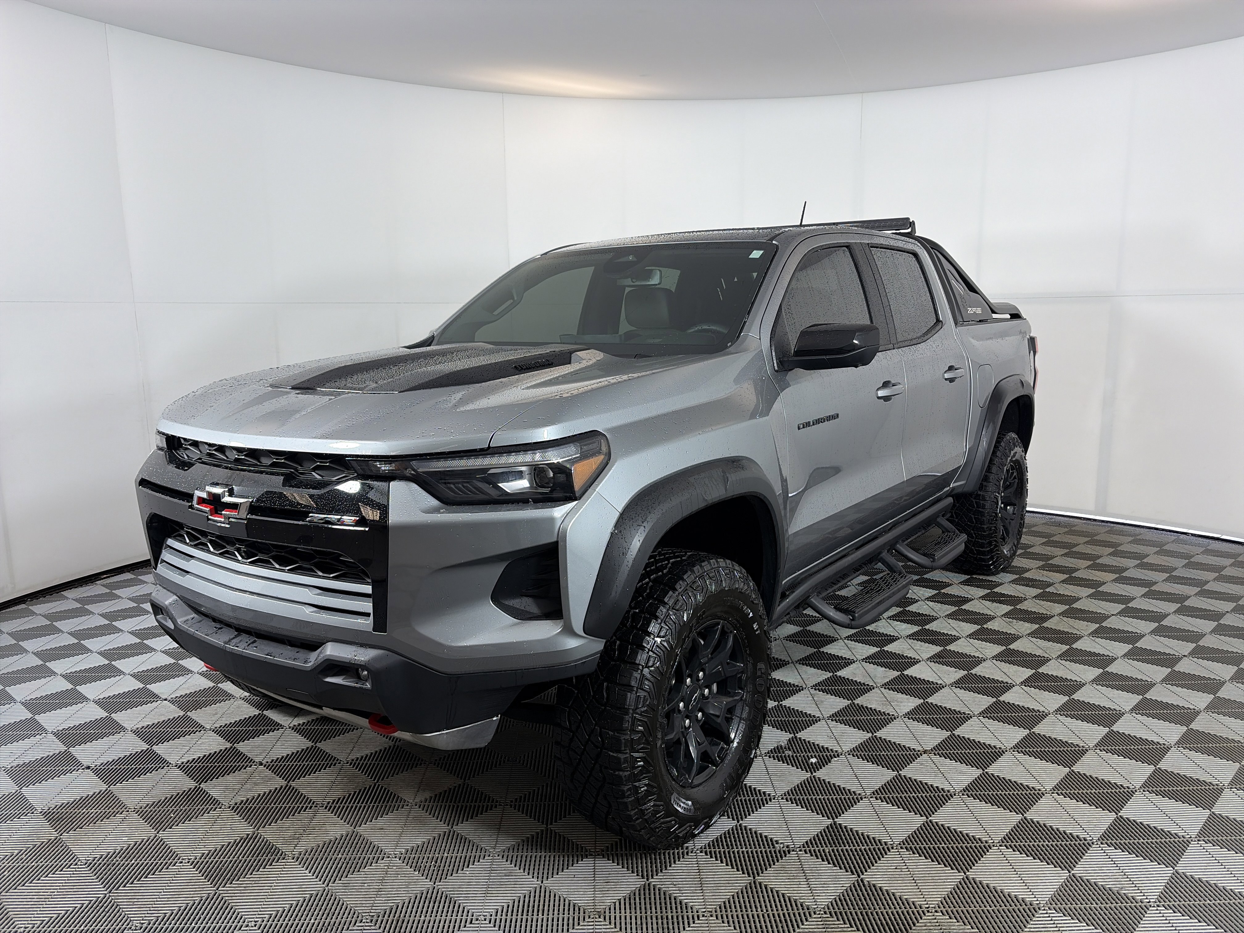 Certified 2025 Chevrolet Colorado ZR2 w/ Midnight Edition image 3