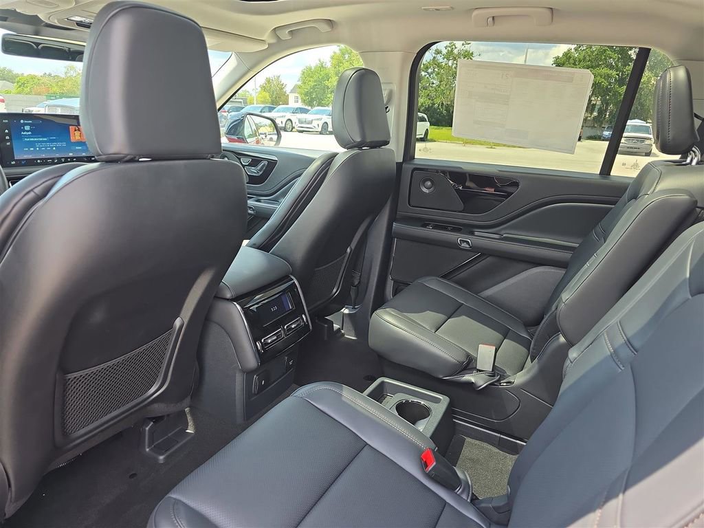 New 2025 Lincoln Aviator 2WD w/ Equipment Group 101A image 13