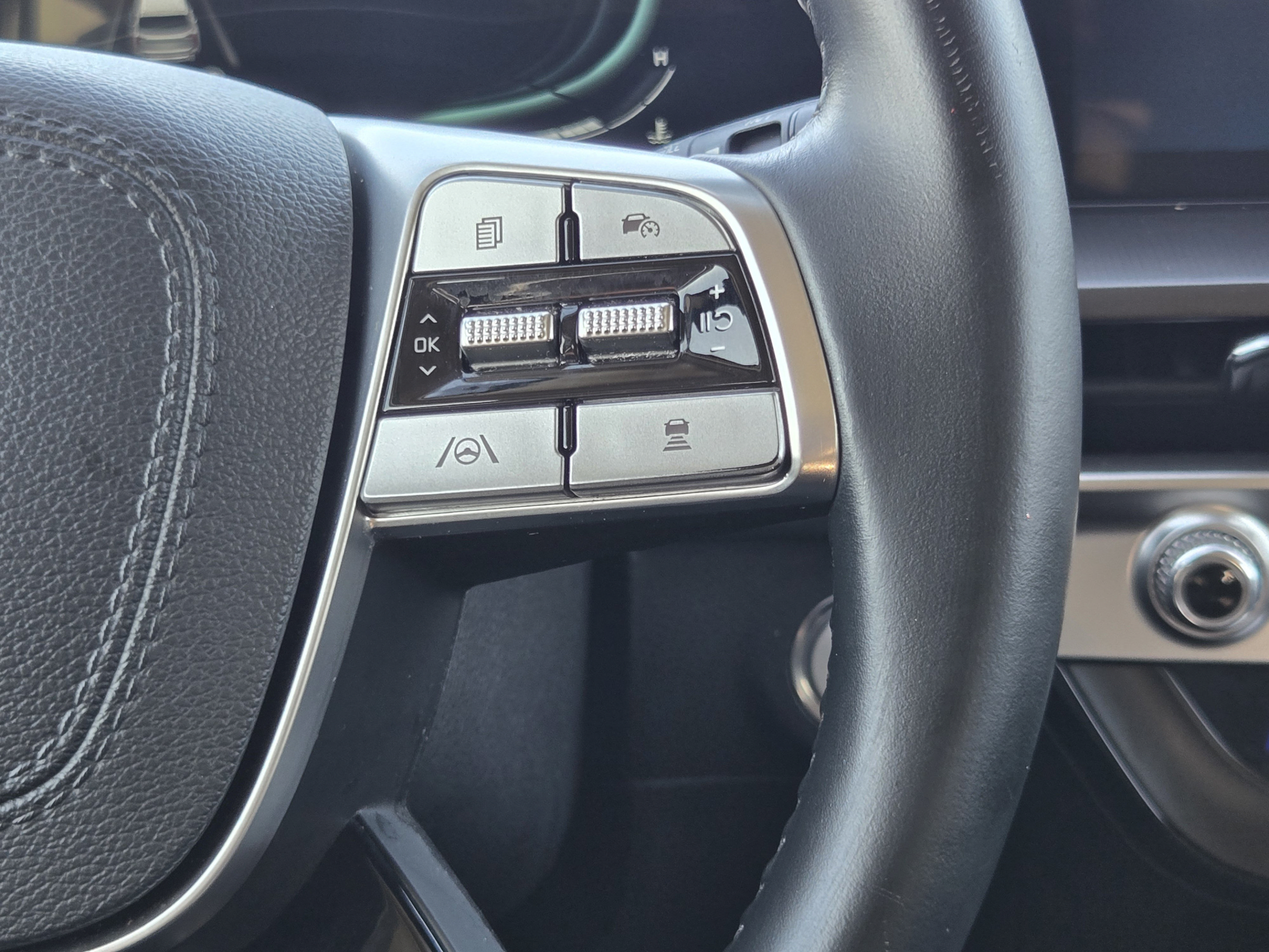 Used 2025 Kia Telluride S FWD image 26
