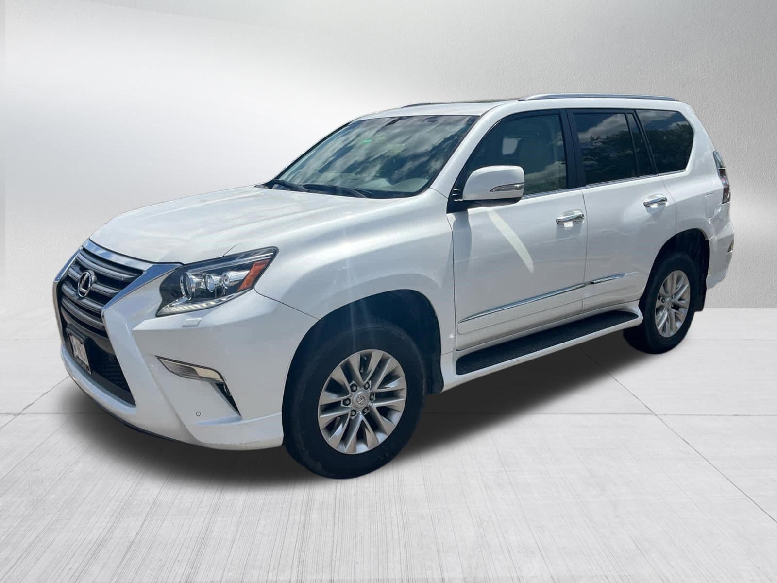 Used 2015 Lexus GX 460 w/ Premium Package AWD/4WD image 3