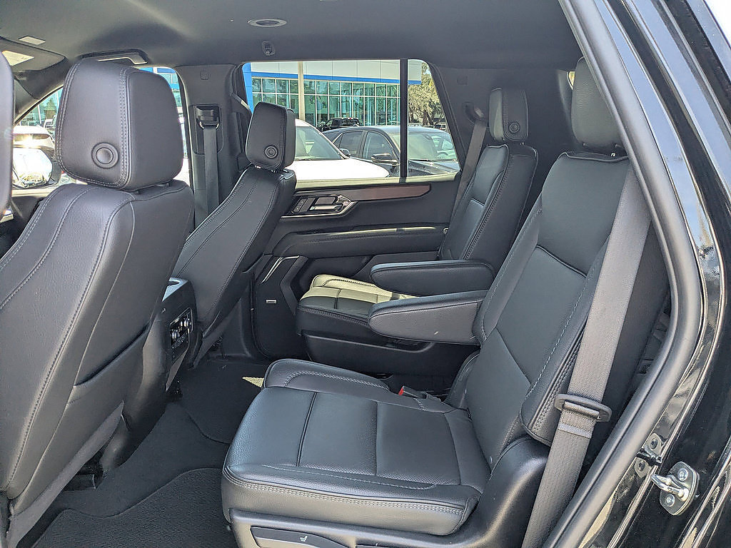 Certified 2025 GMC Yukon Denali AWD/4WD image 13