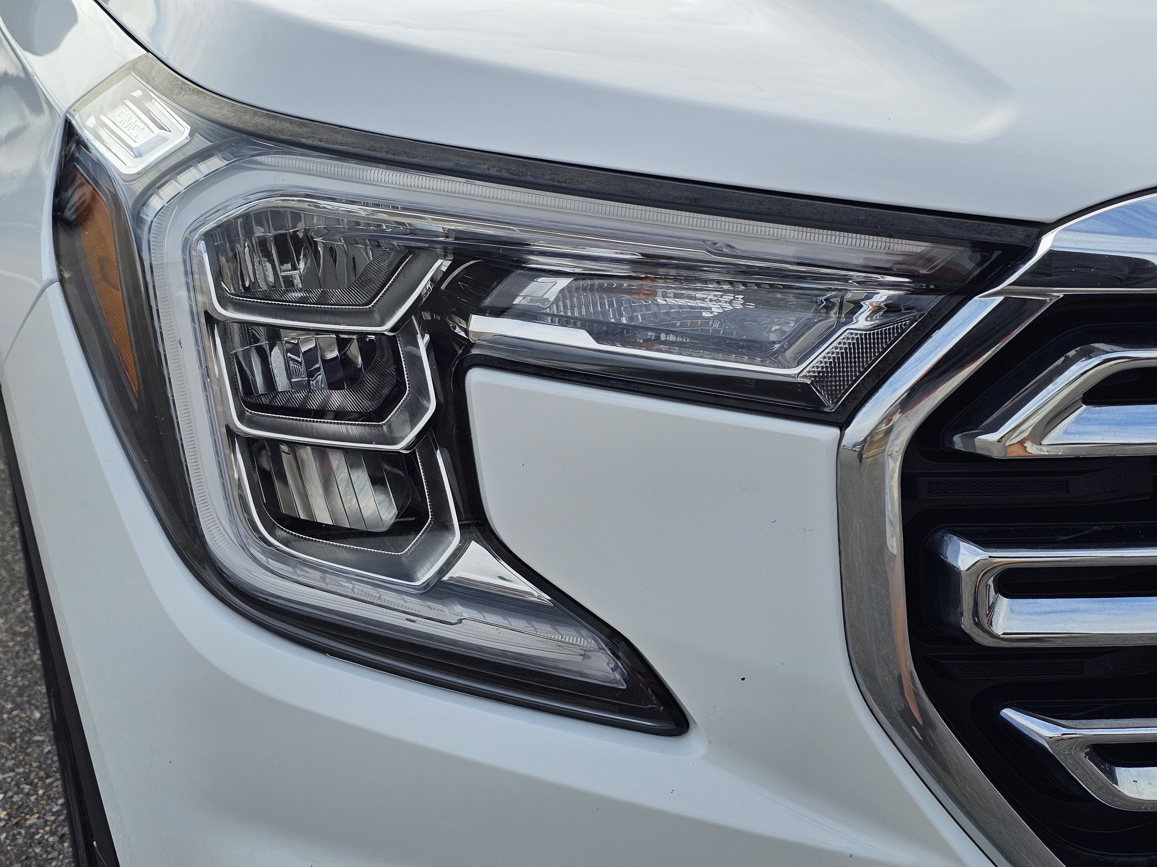 Used 2024 GMC Terrain SLT image 4