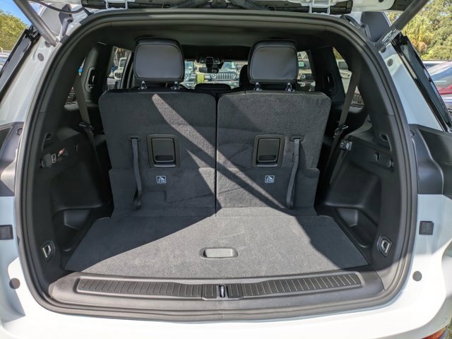 New 2025 Jeep Grand Cherokee L Laredo image 11