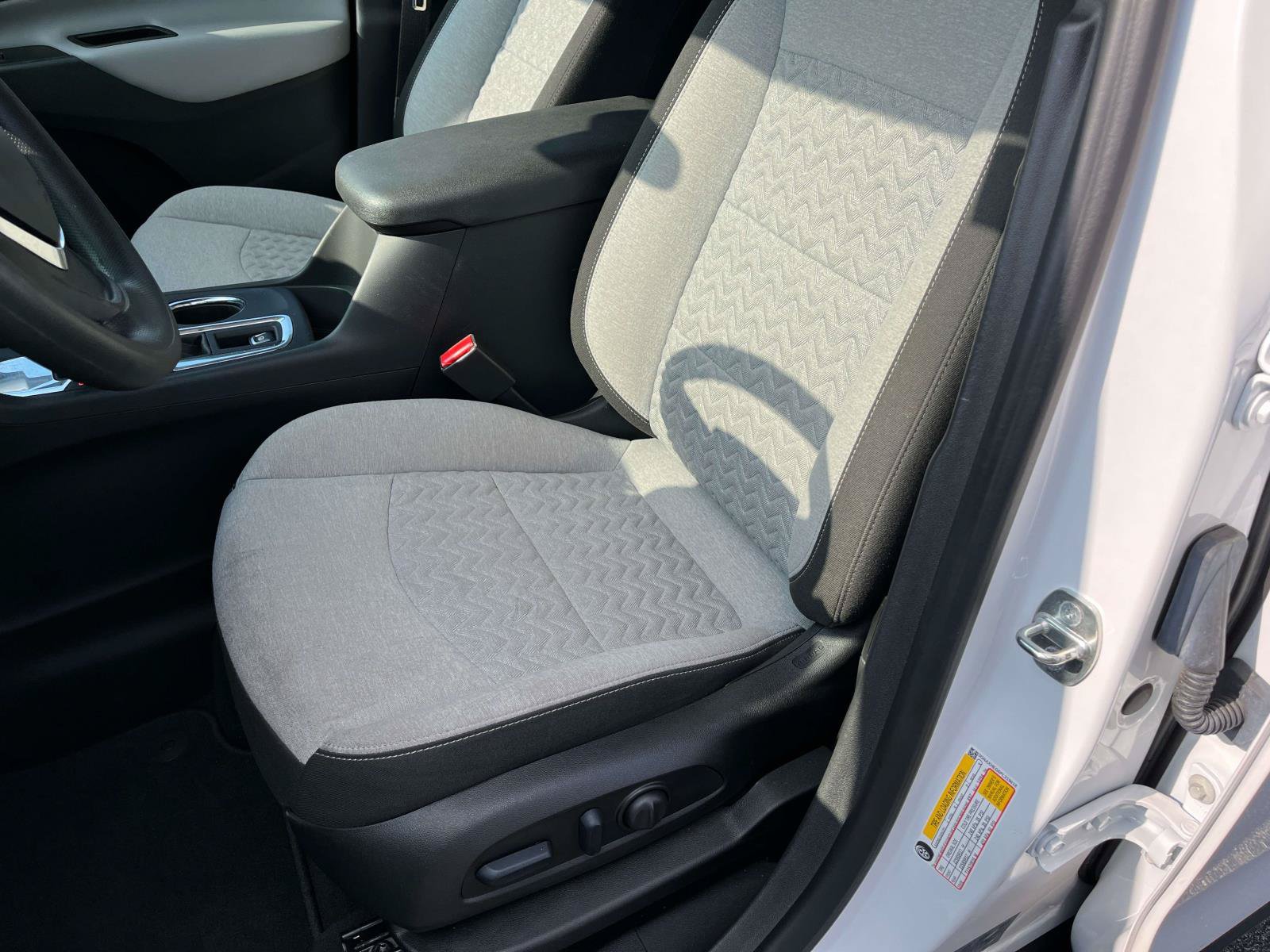 Used 2023 Chevrolet Equinox LS w/ LS Convenience Package FWD image 28