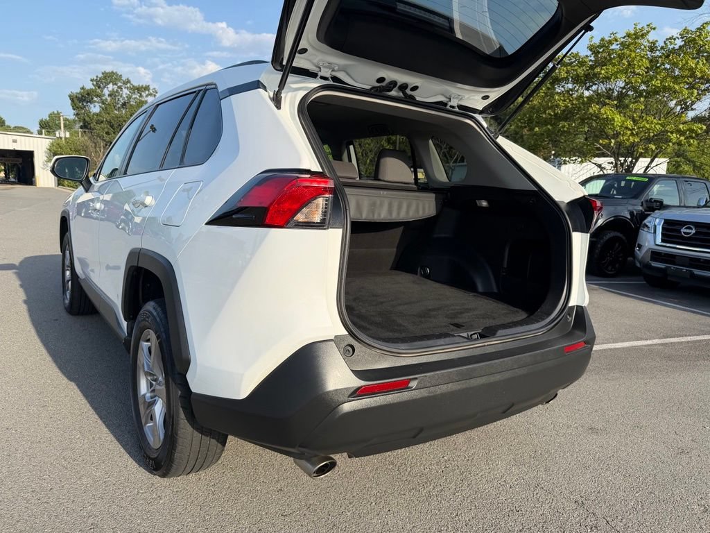 Used 2022 Toyota RAV4 XLE FWD image 9