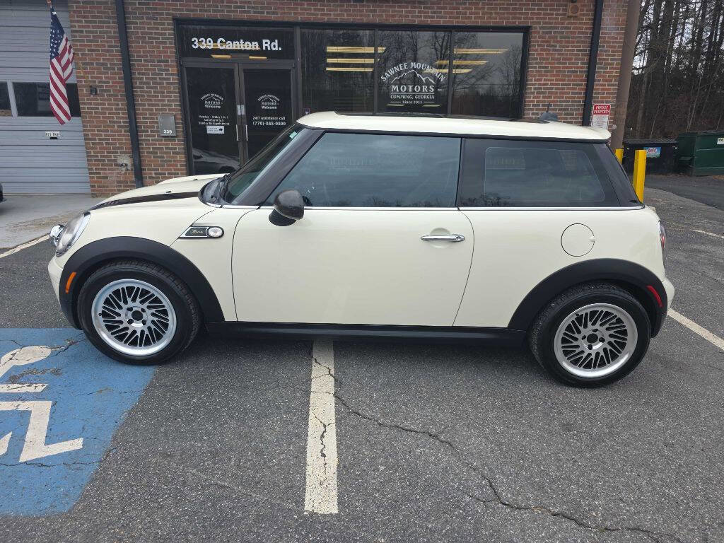 Used 2010 MINI Cooper Hardtop image 2