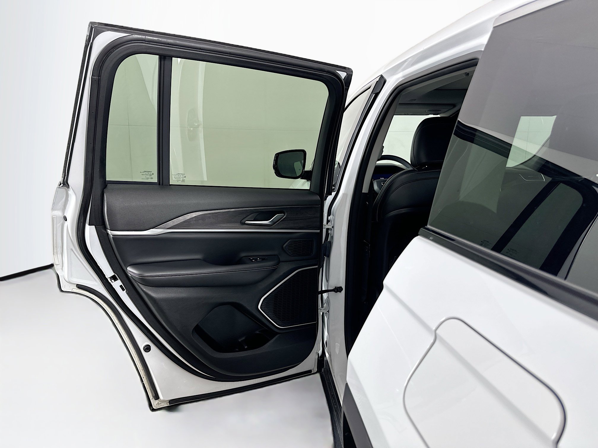 Used 2023 Jeep Grand Cherokee 4WD 4xe image 27