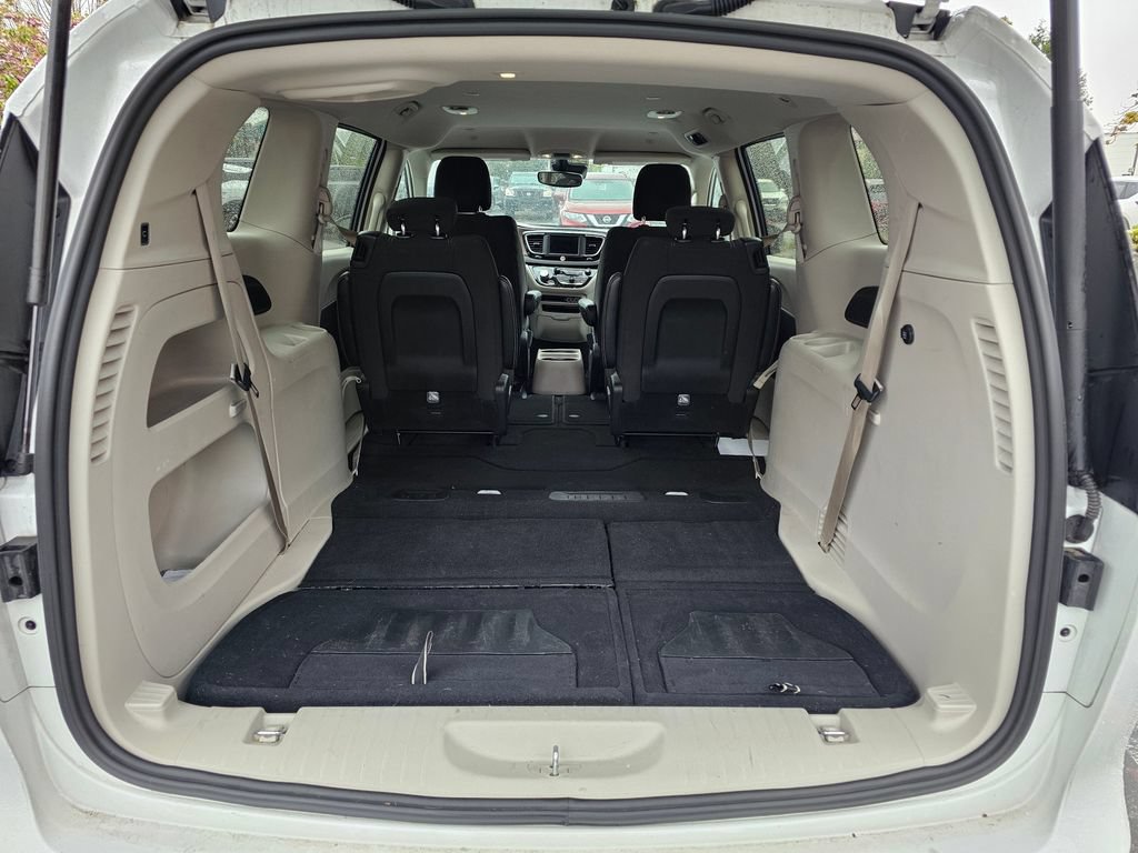 Used 2024 Chrysler Voyager LX FWD image 11