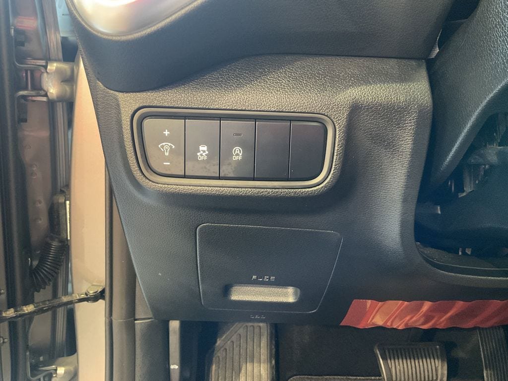 Used 2025 Kia Soul LX FWD image 16