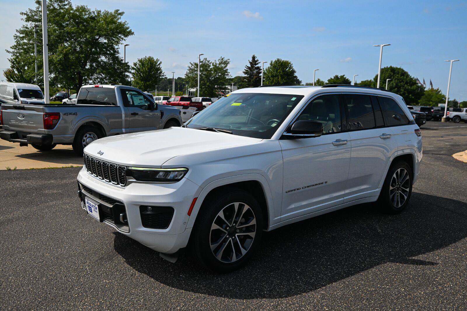 Used 2022 Jeep Grand Cherokee Overland w/ Adv Protech Group III AWD/4WD image 9