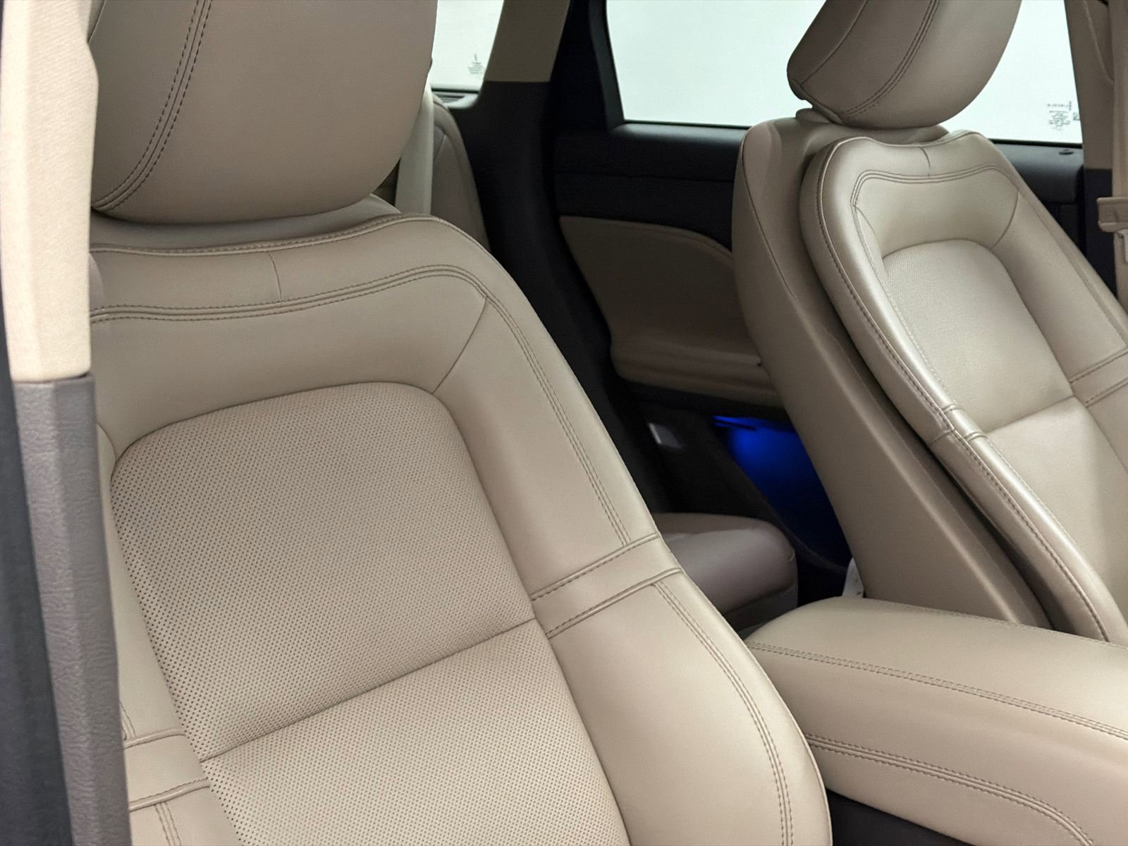 Used 2021 Lincoln Corsair Reserve w/ Equipment Group 201A image 9