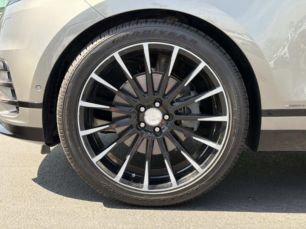 Used 2018 Land Rover Range Rover Velar R-Dynamic HSE image 30