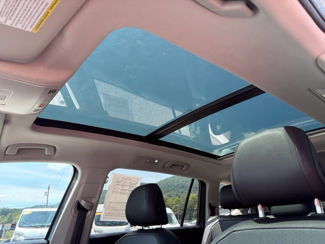 Used 2020 Volkswagen Tiguan SEL FWD image 26