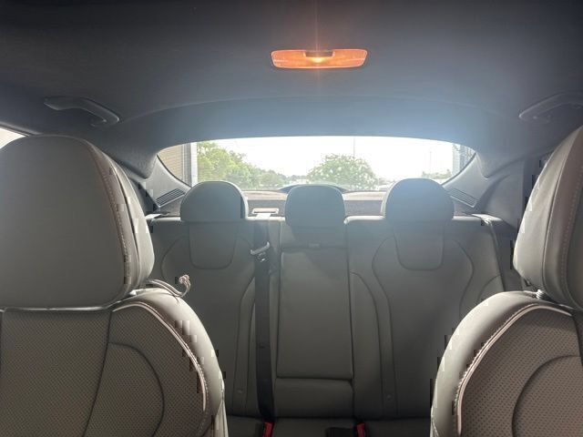 Certified 2025 Hyundai Elantra Limited FWD image 19