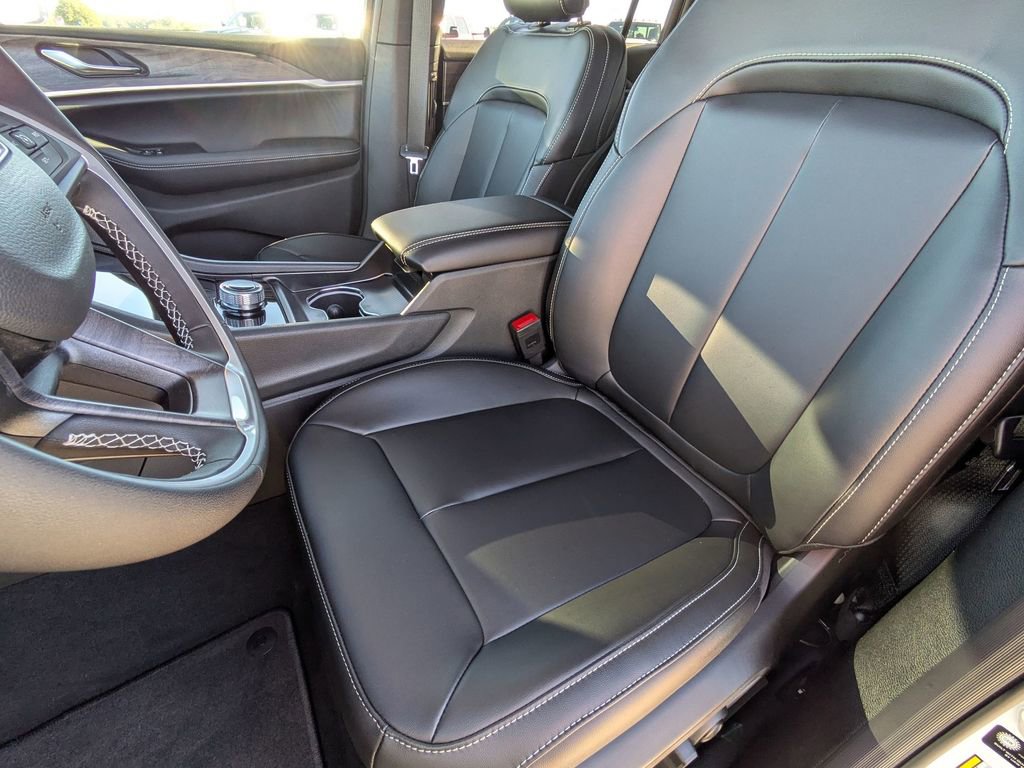 New 2025 Jeep Grand Cherokee L Limited image 15