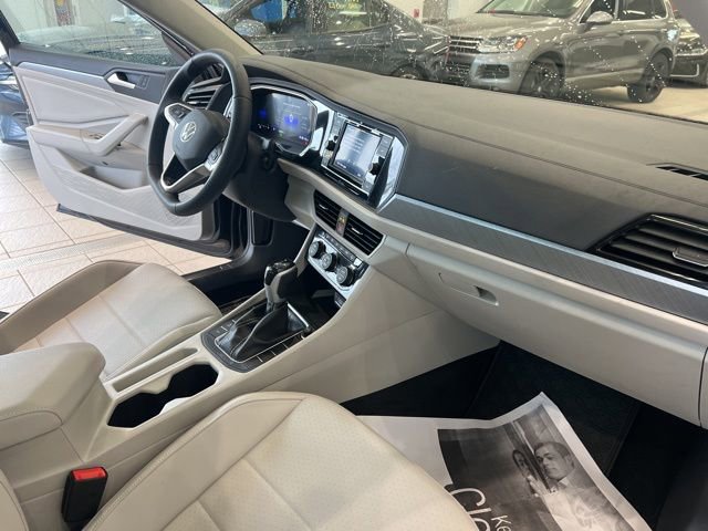 Used 2023 Volkswagen Jetta SE w/ Panoramic Sunroof Package FWD image 23