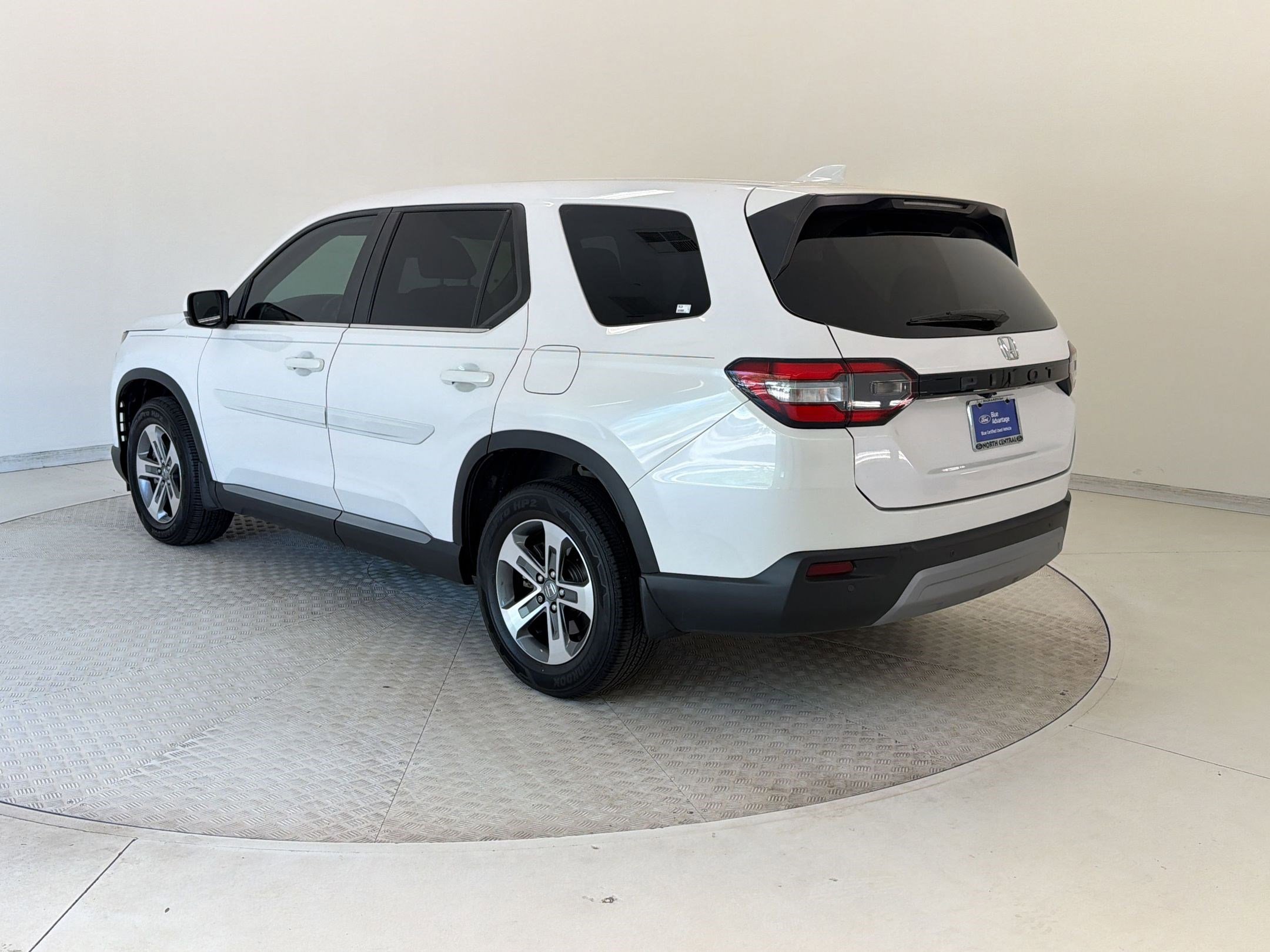 Used 2023 Honda Pilot EX-L image 3