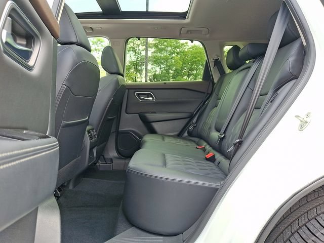 Used 2023 Nissan Rogue Platinum AWD/4WD image 13