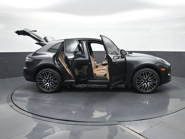 Certified 2025 Porsche Macan AWD/4WD image 34