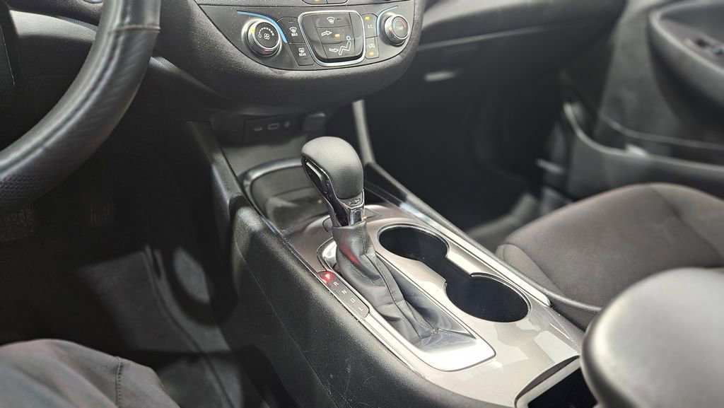 Used 2021 Chevrolet Malibu LS w/ Driver Confidence Package II image 31