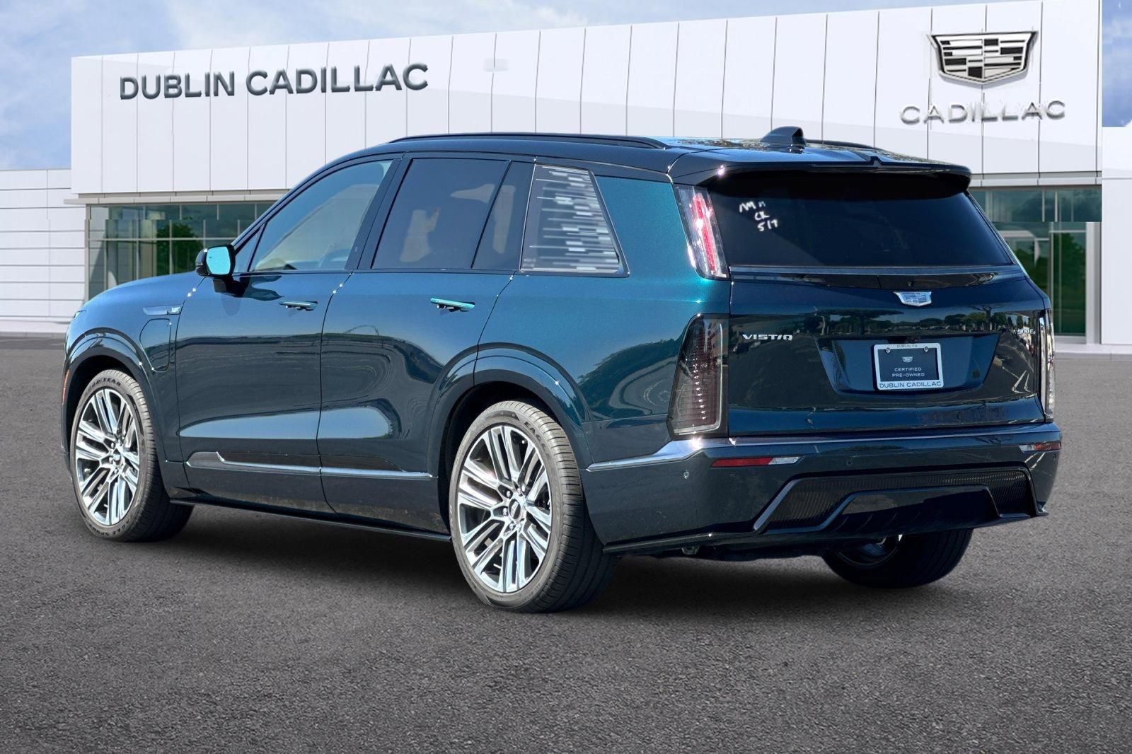 Certified 2026 Cadillac Vistiq Platinum w/ LPO, Floor Liner Package AWD/4WD image 6