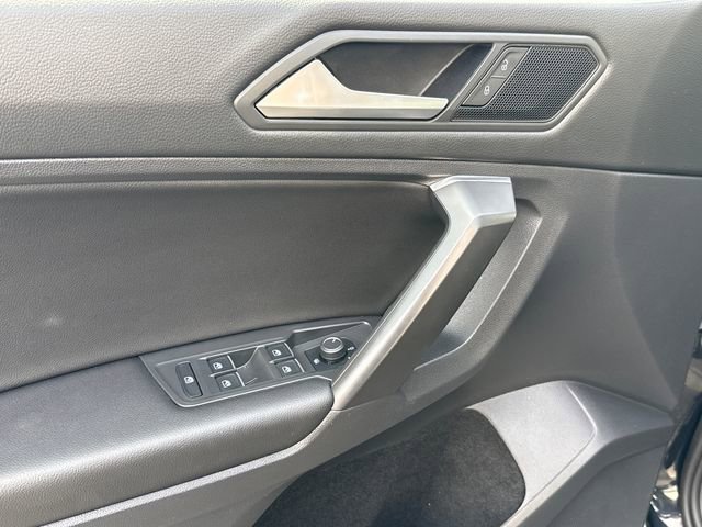 Certified 2021 Volkswagen Tiguan SE w/ Panoramic Sunroof Package image 9