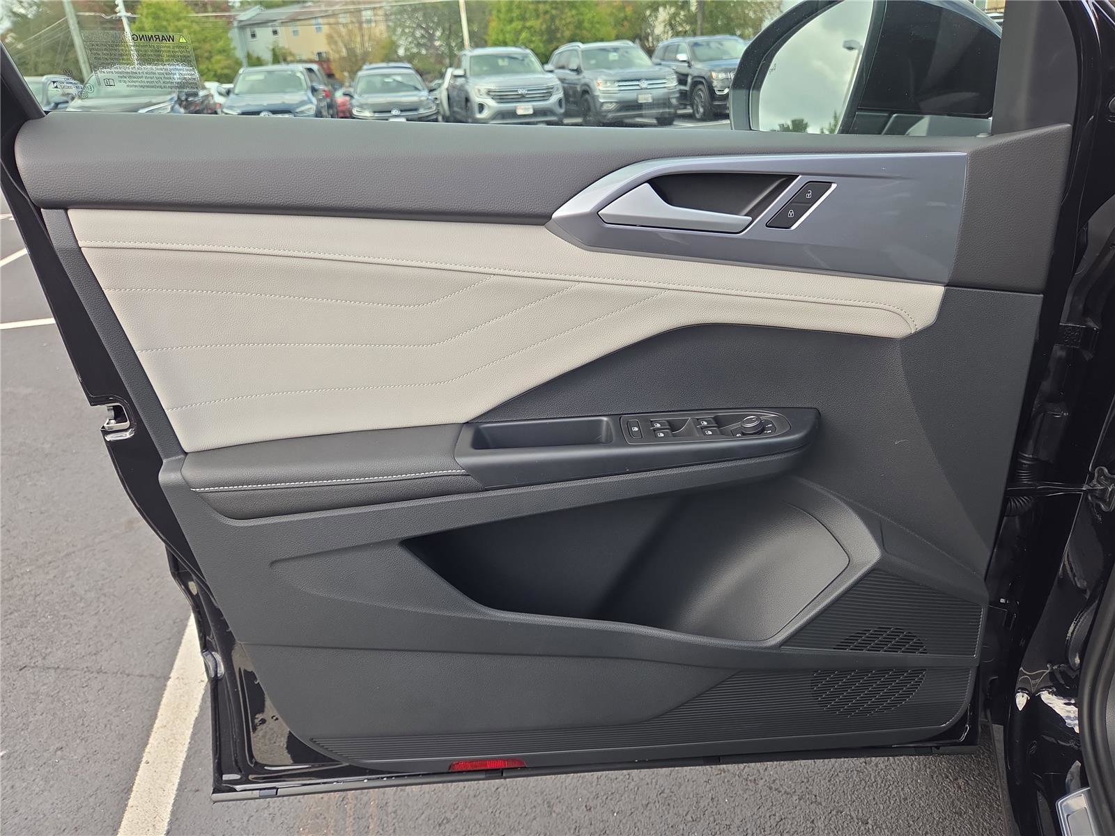 New 2025 Volkswagen Taos SEL image 12