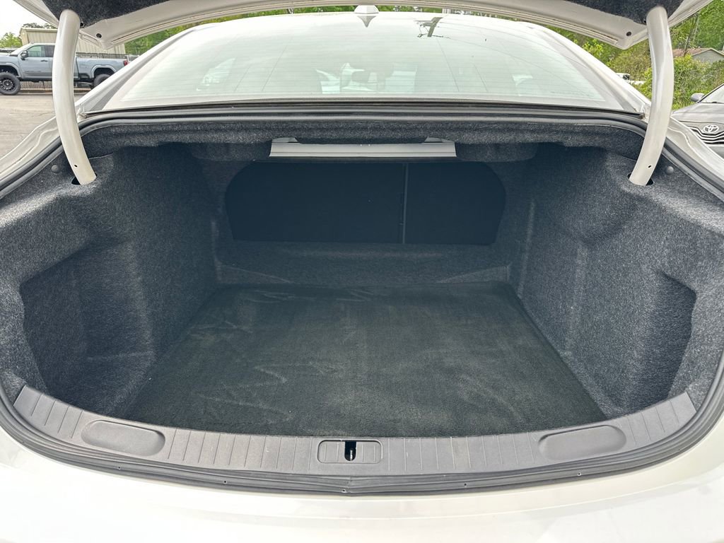 Used 2017 Chevrolet Impala LT w/ Convenience Package image 19