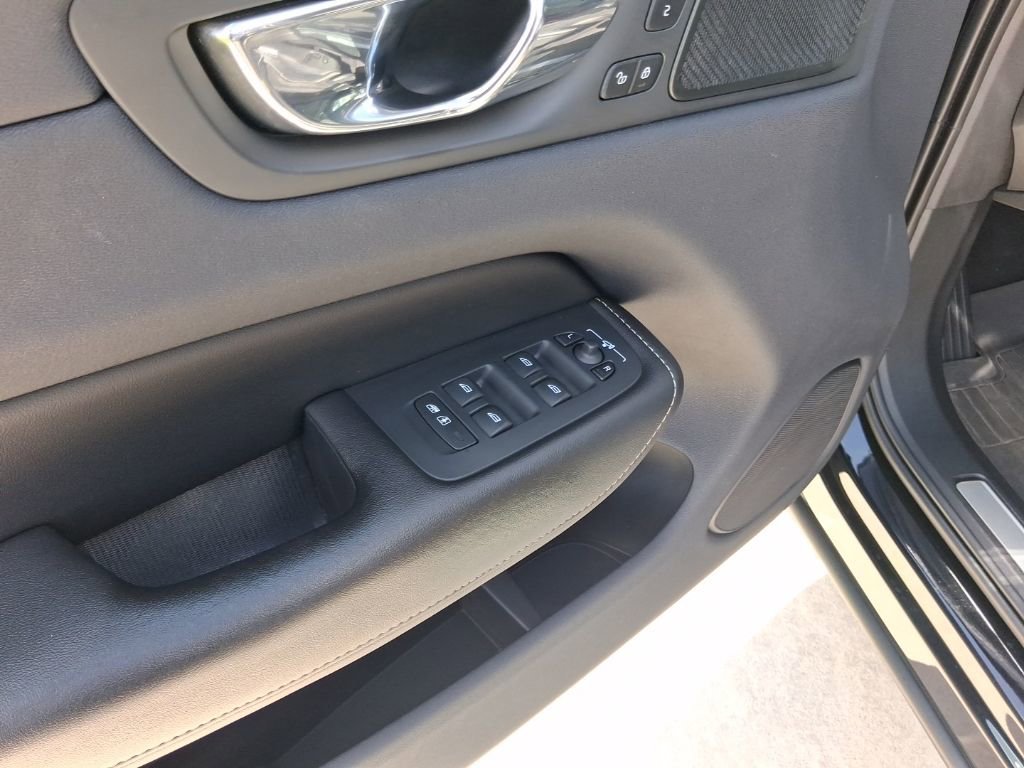 Used 2019 Volvo XC60 T5 R-Design w/ Protection Package Premier image 16