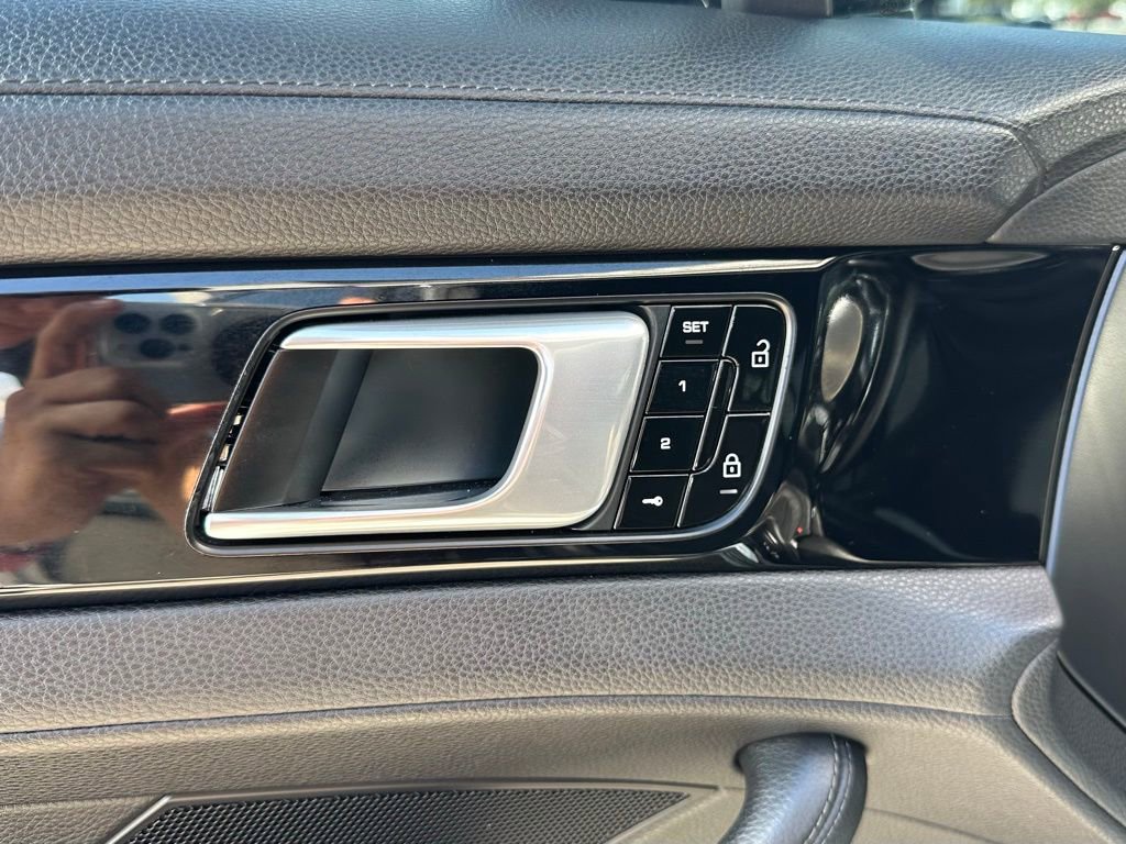 Used 2019 Porsche Panamera image 15