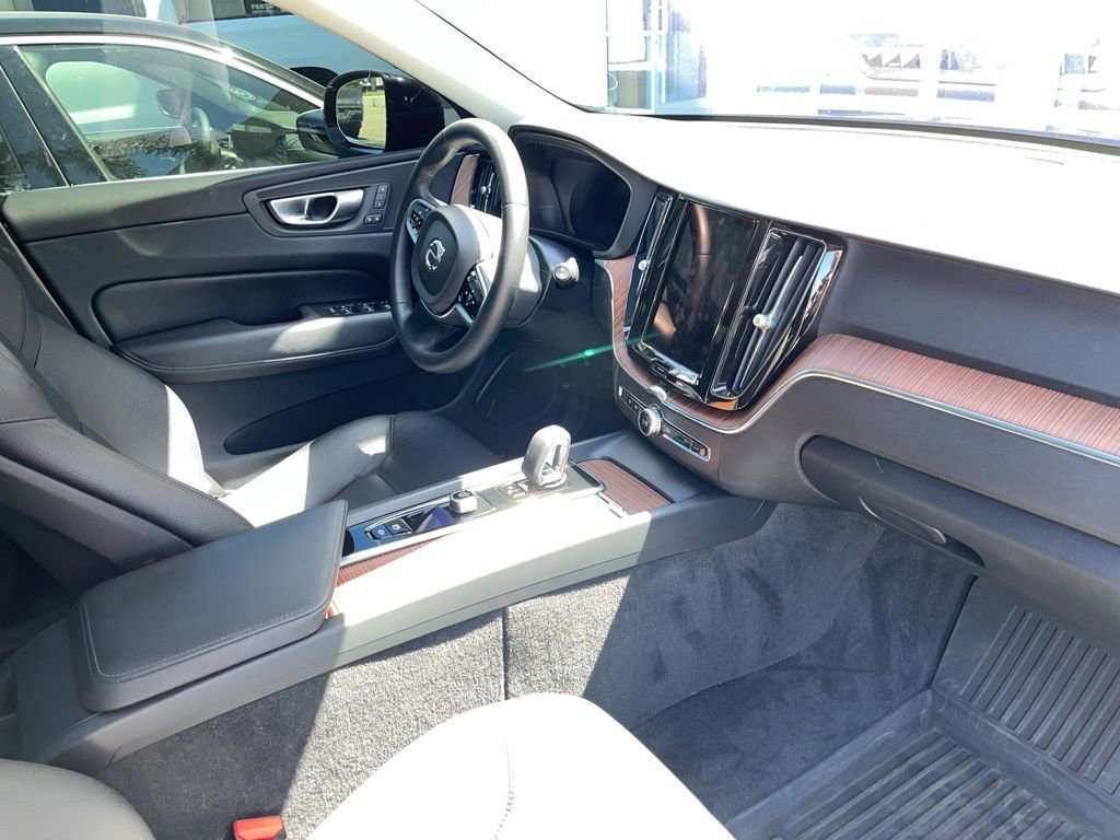 Used 2024 Volvo XC60 B5 Plus w/ Protection Package Premier image 6