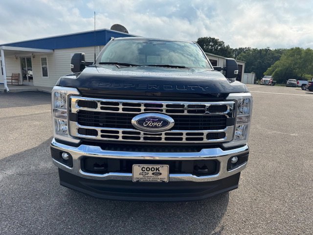 New 2025 Ford F250 4x4 Crew Cab Super Duty image 3