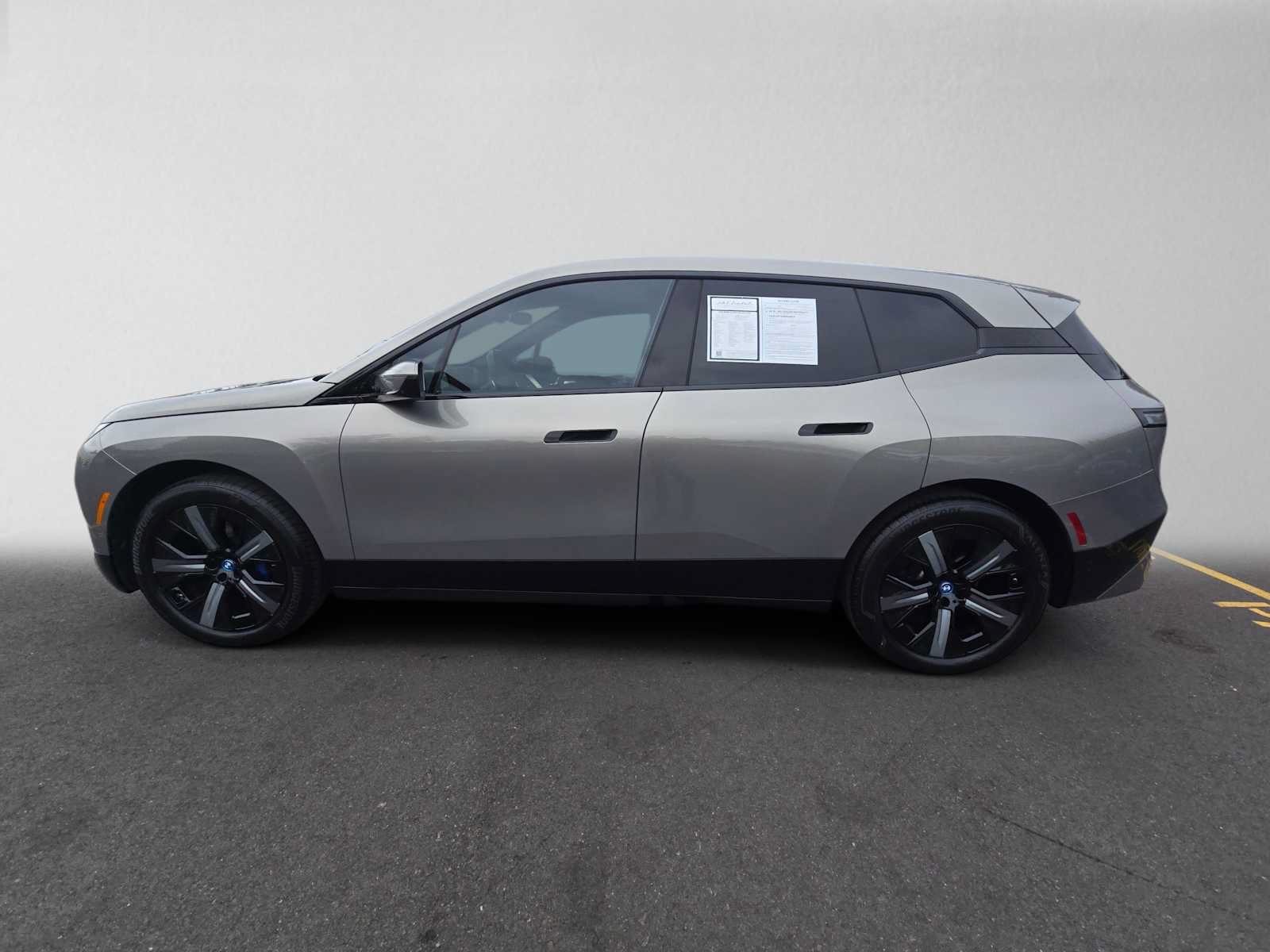 Used 2023 BMW iX xDrive50 w/ Sport Package AWD/4WD image 6