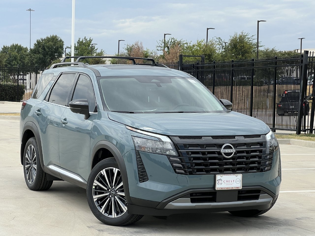 New 2026 Nissan Pathfinder Platinum AWD/4WD image 2